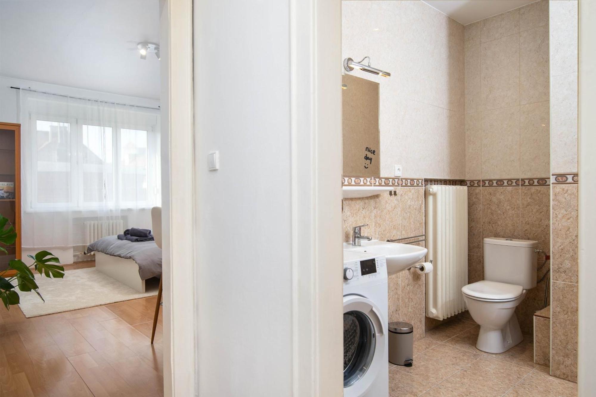 Best Location Apartment Air-Conditioned Bratislava Buitenkant foto