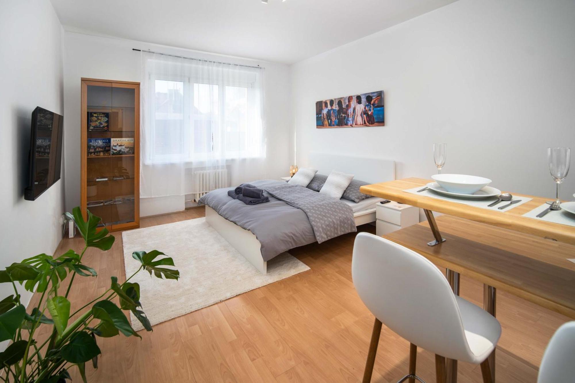 Best Location Apartment Air-Conditioned Bratislava Buitenkant foto